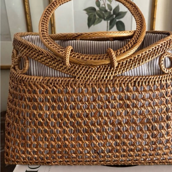 Anthropologie Handbags - Anthropologie Bali Circle
Rattan Handbag. New Condition